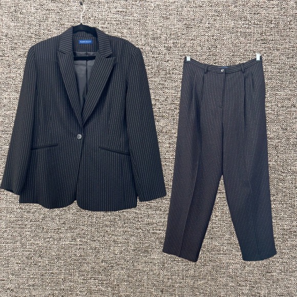 Karen Scott Womans Pant‎ Suit Size 12/14 Pinstripe Executive Interview Boss Lady - Picture 1 of 16